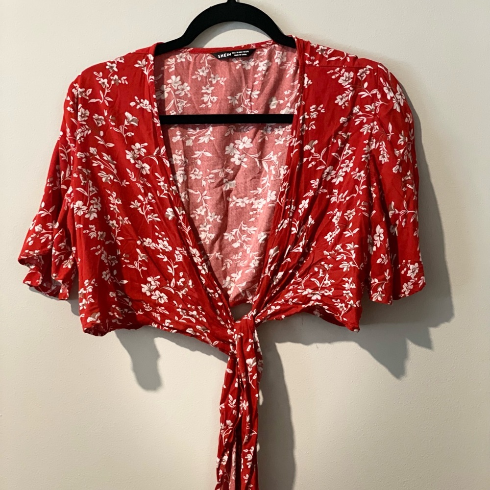 Floral red crop top blouse.
